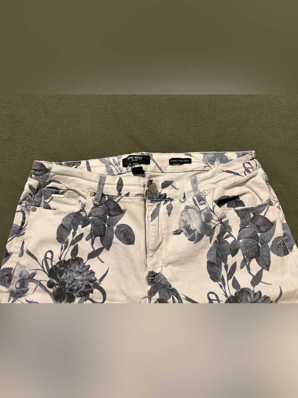Nine West Gramercy Skinny Ankle White Jeans with Gray Floral Accent Size 14 - Picture 4 of 13